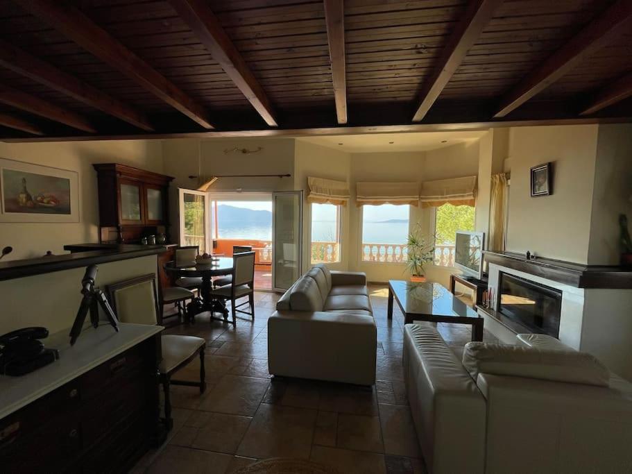 Pampas Seafront Villa, 6 Bedrooms, North Evvoia Kanatadhika Exterior photo