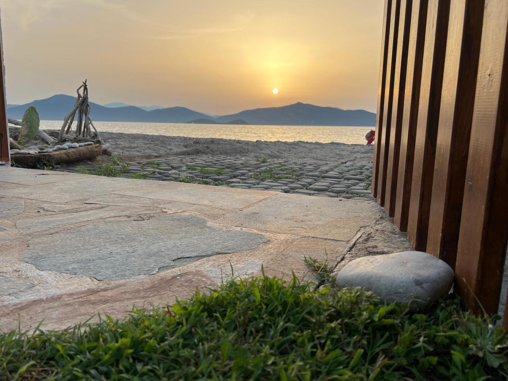 Pampas Seafront Villa, 6 Bedrooms, North Evvoia Kanatadhika Exterior photo